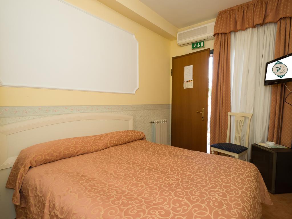 Hotel Louis II Ciampino Exterior foto
