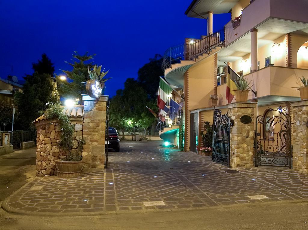 Hotel Louis II Ciampino Exterior foto