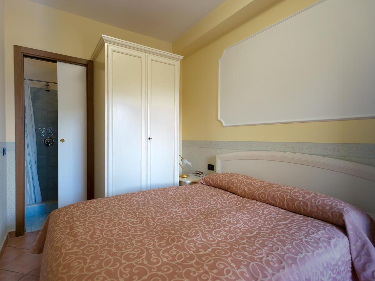 Hotel Louis II Ciampino Exterior foto