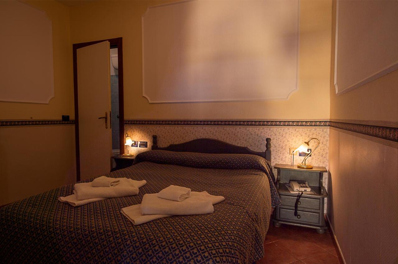 Hotel Louis II Ciampino Exterior foto