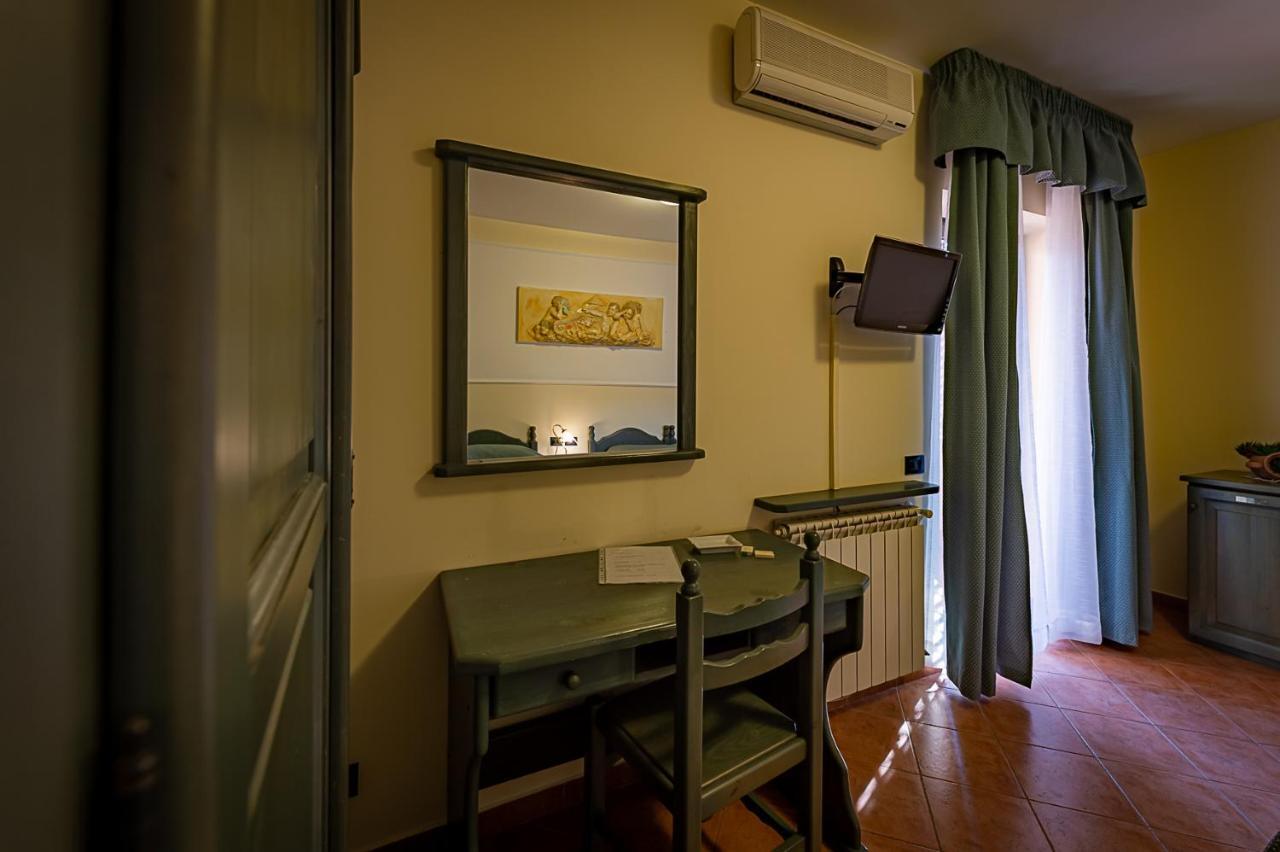 Hotel Louis II Ciampino Exterior foto
