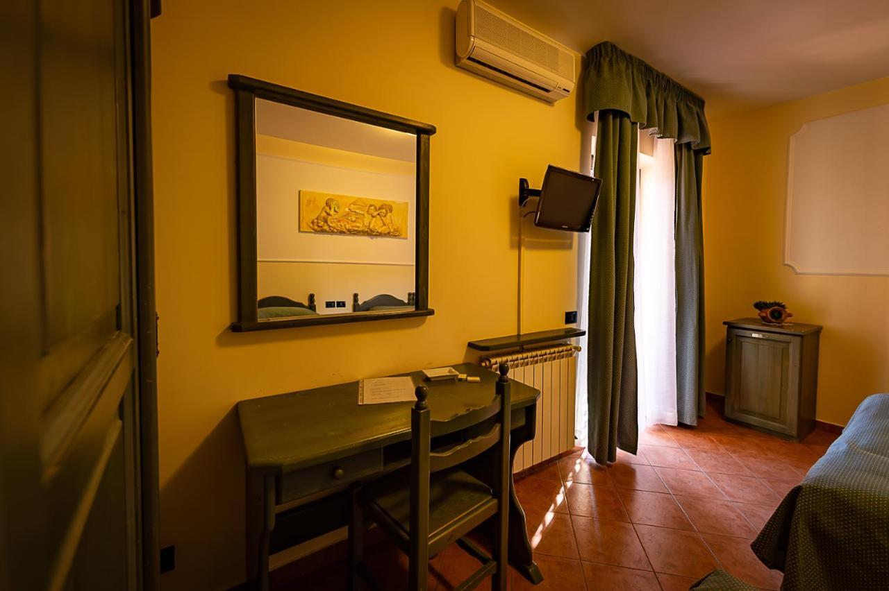 Hotel Louis II Ciampino Exterior foto