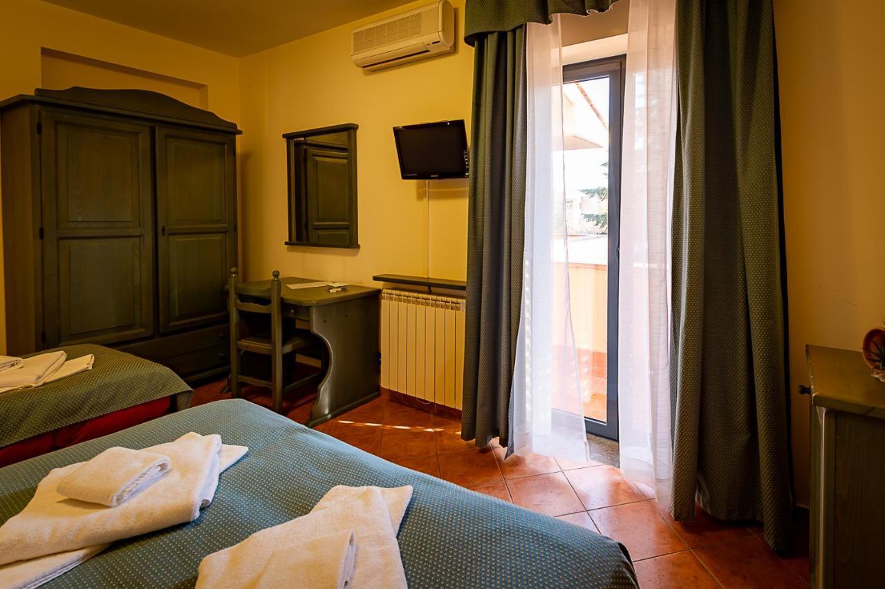 Hotel Louis II Ciampino Exterior foto